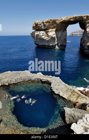 Arco di roccia Azure Window nel Mare Mediterraneo vicino a Gozo, Malta Foto Stock