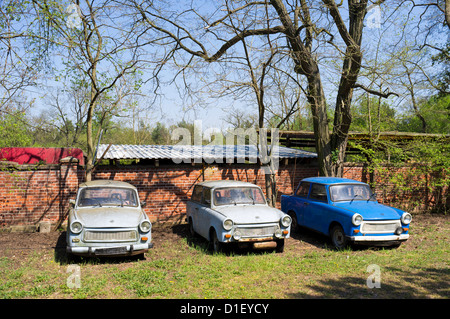 Tre parcheggiate automobili Trabant, Sassonia-Anhalt, Germania Foto Stock