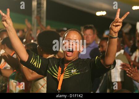 MANGAUNG, SUD AFRICA - 18 dicembre: Delegati celebrare la rielezione di Jacob Zuma come anc presidente all'ANC elettivo della conferenza sul dicembre 18, 2012 in Mangaung, Sud Africa. (Foto di Gallo Immagini / Sowetan / Mohau Mofokeng) Foto Stock