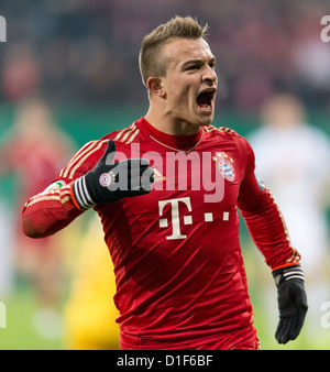 Coppa Tedesca la concorrenza - FC Augsburg v FC Bayern Monaco 0-2 il 18 dicembre 2012: Bayern's Xherdan Shaqiri celebra dopo la sua 2-0. Foto Stock