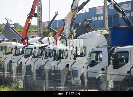 (FILE) un archivio foto datata 30 maggio 2012 mostra i carrelli parcheggiati sul sacco di una società a Lisbona, Portogallo. Foto: Soeren Stache Foto Stock