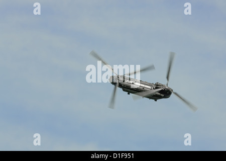 La Chinook HC2 elicottero visualizzazione a Airbourne Foto Stock