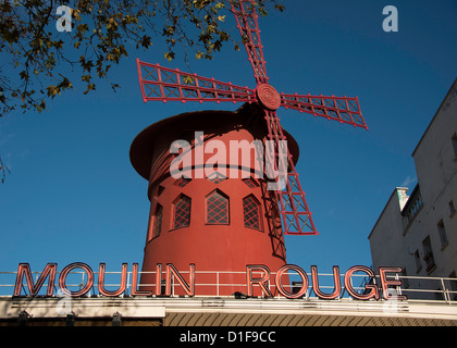 Il famoso Moulin Rouge night club a Pigalle, Paris Foto Stock