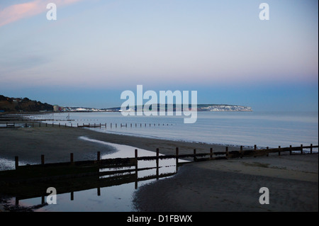 Sandown Bay sull isola di Wight al crepuscolo Foto Stock