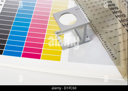 Biancheria tester sul diagramma dei colori Foto Stock