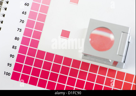 Biancheria tester sul diagramma dei colori Foto Stock