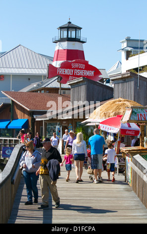 Negozi di vendita al dettaglio presso Johns Pass villaggio situato sul lungomare a Madeira Beach, Florida, Stati Uniti d'America. Foto Stock