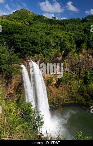 Cascate Wailua situato sul Fiume Wailua nel fiume Wailua stato parco sul lato orientale dell'isola di Kauai, Hawaii, Stati Uniti d'America. Foto Stock