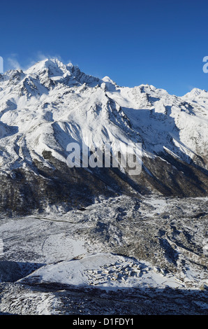 Gumba Kyanjin village e Langtang valley, Langtang National Park, Bagmati, Regione centrale (Madhyamanchal), Nepal, Himalaya Foto Stock