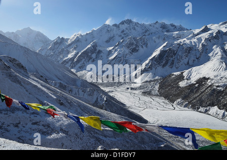 Vista della valle di Langtang Kyanjin dal Ri, Langtang National Park, Bagmati, Regione centrale (Madhyamanchal), Nepal, Himalaya, Asia Foto Stock