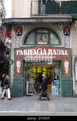 Farmacia farmacia store a Las Ramblas Barcellona Spagna Foto Stock