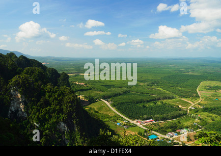 Vista dalla parte superiore della grotta di Tiger (tempio Wat Tham Suea), Provincia di Krabi, Thailandia, Sud-est asiatico, in Asia Foto Stock