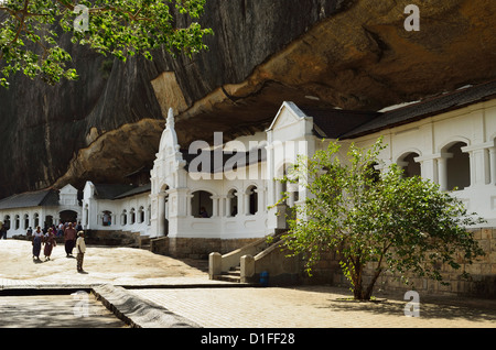 Dambulla tempio nella grotta, Sito Patrimonio Mondiale dell'UNESCO, Dambulla, Sri Lanka, Asia Foto Stock