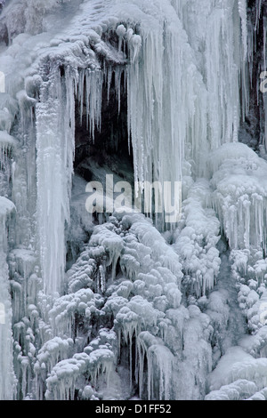 Congelati Radau cascata in inverno vicino a Bad Harzburg, Harz, Bassa Sassonia, Germania Foto Stock