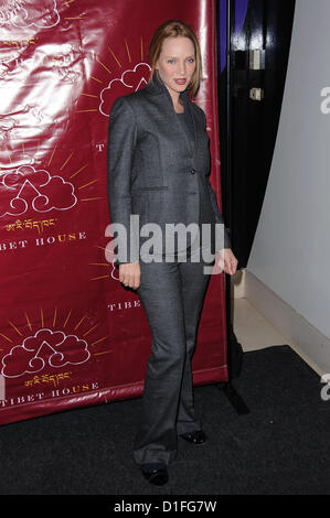 La città di New York, Stati Uniti d'America, 18 dicembre, 2012. Uma Thurman assiste la decima edizione della Casa del Tibet noi asta alla casa d'aste Christie's. Foto Stock