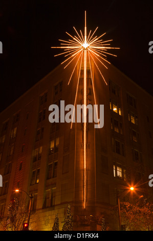 WASHINGTON - la stella di Macy dal Westlake Park, acceso tutta la stagione delle vacanze a Westlake Park nel centro cittadino di Seattle. Foto Stock
