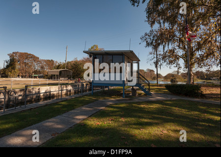 Burrell Blocco di navigazione e la diga situata nella contea del lago Leesburg, Florida USA JOHNS acqua di fiume SJRWM DI GESTIONE Foto Stock