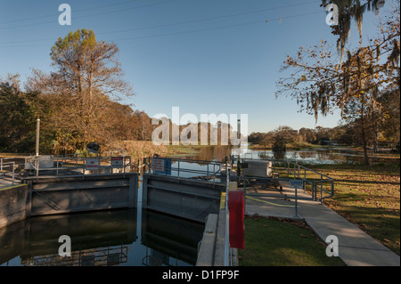 Burrell Blocco di navigazione e la diga situata nella contea del lago Leesburg, Florida USA JOHNS acqua di fiume SJRWM DI GESTIONE Foto Stock