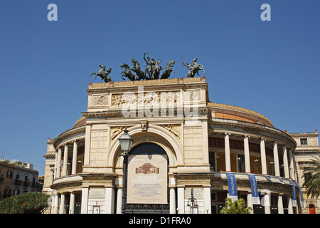 Teatro Politeama, Palermo, Sicilia, Italia Foto Stock