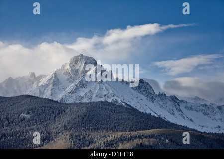 Montare Sneffels con neve fresca, San Juan Mountains, Uncompahgre National Forest, Colorado, Stati Uniti d'America Foto Stock