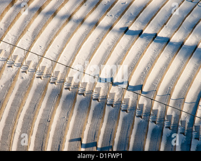 Il trampolino da sci di Holmenkollen arena di Oslo Norvegia, close up dei posti a sedere per gli spettatori /Sala permanente Foto Stock