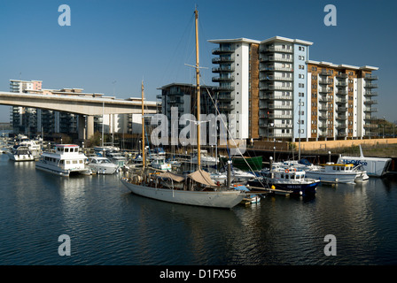 Yacht ormeggiati nel fiume ely Cardiff Bay South wales uk Foto Stock