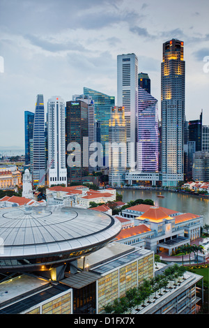 Skyline e il quartiere finanziario all'alba, Singapore, Sud-est asiatico, in Asia Foto Stock