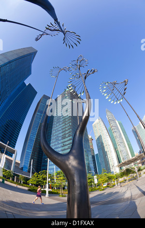 Grattacieli del centro finanziario e sculture moderne, Singapore, Sud-est asiatico, in Asia Foto Stock