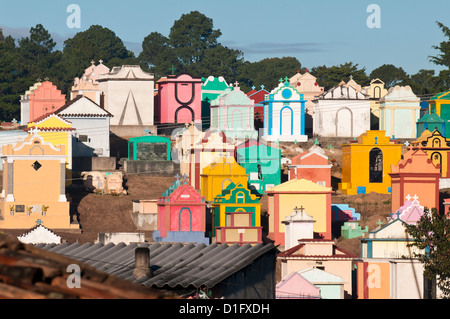 Cimitero di Chichicastenango, Guatemala, America Centrale Foto Stock