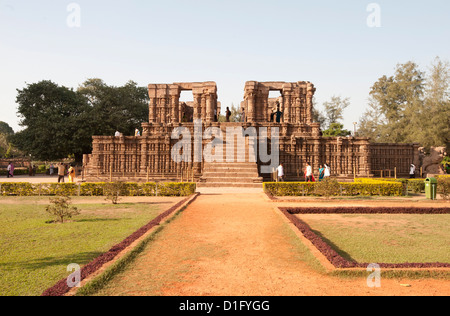 Konarak Sun tempio risalente al XIII secolo, lato sud, Sito Patrimonio Mondiale dell'UNESCO, Konarak, Orissa, India, Asia Foto Stock
