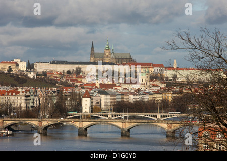 La Cattedrale di San Vito, il Castello di Praga e sul fiume Moldava, Sito Patrimonio Mondiale dell'UNESCO, Praga, Repubblica Ceca, Europa Foto Stock