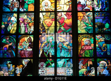 Vitus Cathedral. Il vetro macchiato di San Cirillo e Metodio di Alfons Mucha, Praga, Repubblica Ceca, Europa Foto Stock