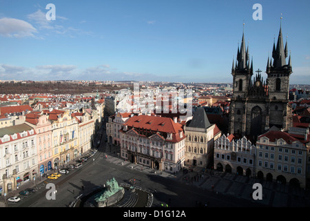 Piazza della Città Vecchia e la chiesa di Santa Maria di Týn, Praga, Repubblica Ceca, Europa Foto Stock