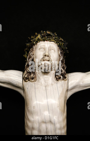 Dettaglio di una Crocifissione scultura nella cattedrale di Notre Dame de Paris cathedral Museo del Tesoro, Parigi, Francia, Europa Foto Stock