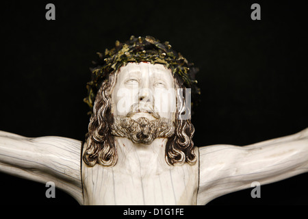 Dettaglio di una Crocifissione scultura nella cattedrale di Notre Dame de Paris cathedral Museo del Tesoro, Parigi, Francia, Europa Foto Stock