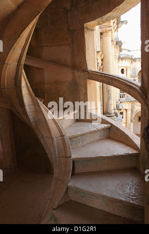 Scala a spirale all'interno del Convento di Cristo (Convento de Cristo), Tomar, Ribatejo, Portogallo, Europa Foto Stock