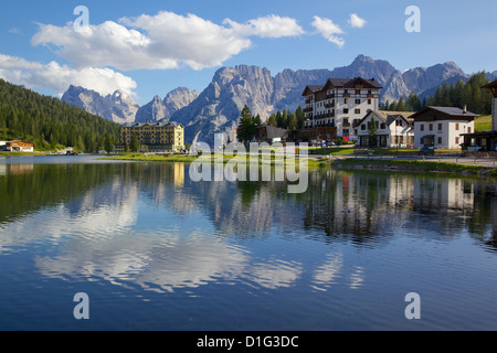 Lago di Misurina in provincia di Belluno, Veneto, Dolomiti italiane, Italia, Europa Foto Stock