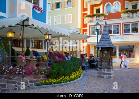 Cafe, Ortisei Val Gardena, Provincia Autonoma di Bolzano, Trentino-Alto Adige, Dolomiti italiane, Italia, Europa Foto Stock