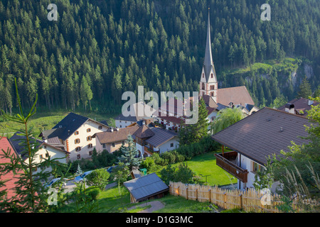 Chiesa di Santa Cristina Val Gardena, Provincia Autonoma di Bolzano, Trentino-Alto Adige, Dolomiti italiane, Italia, Europa Foto Stock