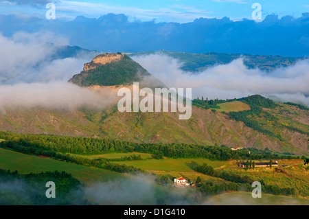 San Leo, paesaggio di montagna, Marche, Italia Foto Stock