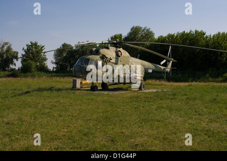 Il vecchio militare ucraino parcheggiata in elicottero. Foto Stock