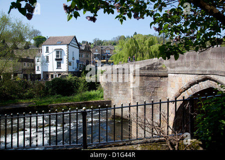 E il ponte sul fiume Derwent, Matlock, Derbyshire, England, Regno Unito, Europa Foto Stock