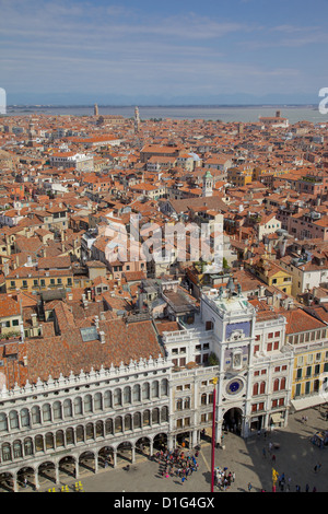 Vista dal Campanile di Piazza San Marco, Venezia, Sito Patrimonio Mondiale dell'UNESCO, Veneto, Italia, Europa Foto Stock