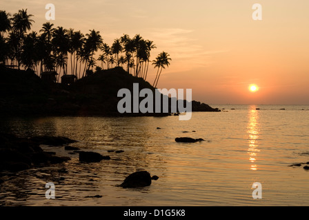 Tramonto sulla spiaggia di Colomb, Palolem, Goa, India, Asia Foto Stock