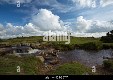 Croce Beckamoor noto anche come ventoso Post un waymarker su gli abati modo. Parco Nazionale di Dartmoor Devon UK. Foto Stock