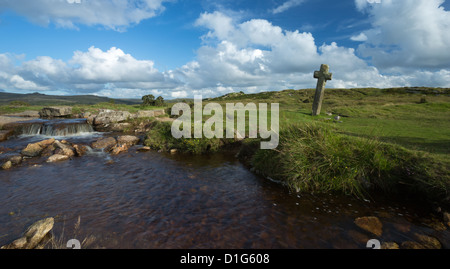 Croce Beckamoor noto anche come ventoso Post un waymarker su gli abati modo. Parco Nazionale di Dartmoor Devon UK. Foto Stock