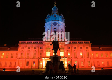 Schloss Charlottenburg (Palazzo di Charlottenburg) di notte, Berlino, Germania, Europa Foto Stock