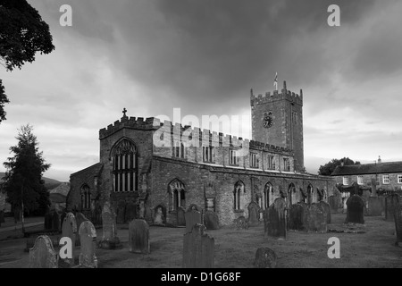 Chiesa parrocchiale di St Oswalds, villaggio di Askrigg, Yorkshire Dales, North Yorkshire, Inghilterra Foto Stock