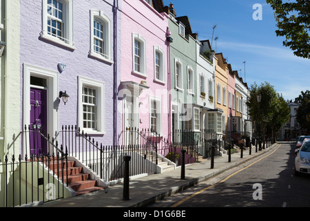 Color pastello case a schiera, Bywater Street, a Chelsea, Londra, Inghilterra, Regno Unito, Europa Foto Stock