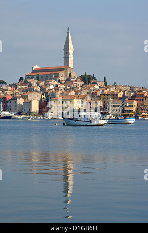 Elk192-1525v Croazia Rovigno, città con una cattedrale da tutta Harbour Foto Stock